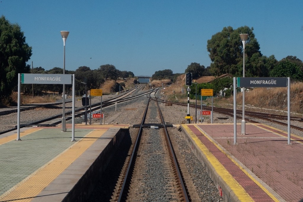 Transportes adjudica por 7 millones de euros un contrato para mejorar la sostenibilidad de la línea de alta velocidad de Extremadura