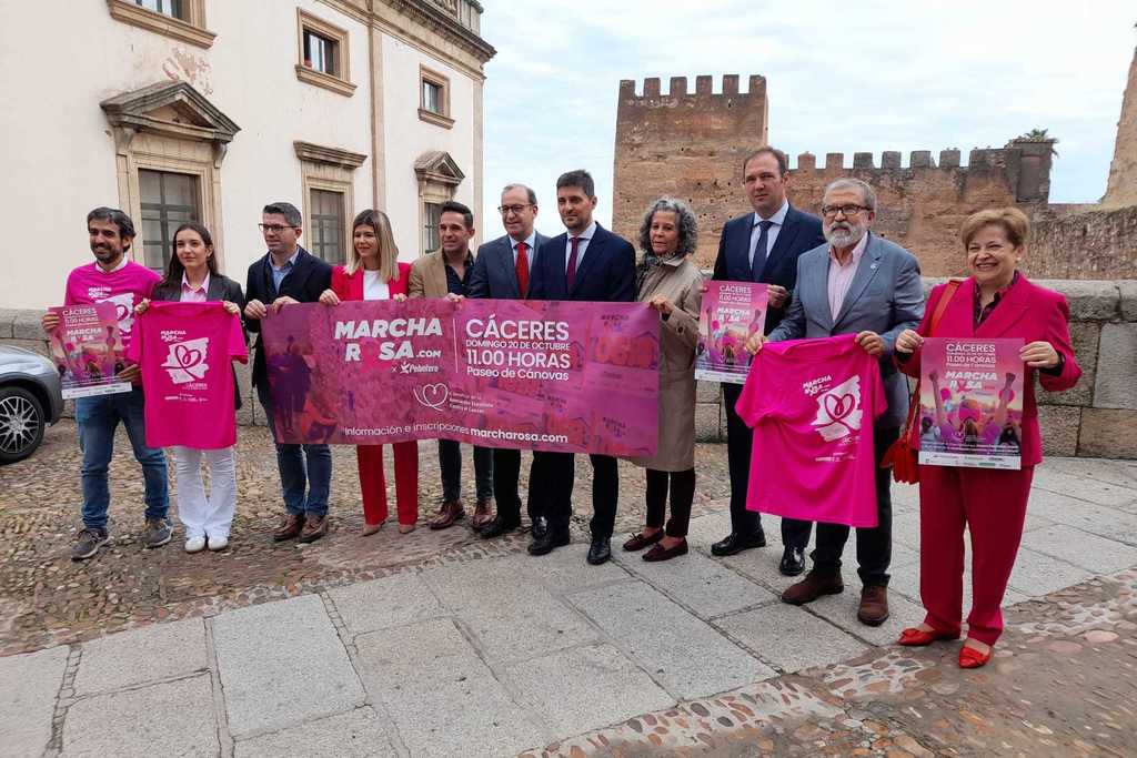 La Junta apoya la Marcha Rosa y la Carrera de la Mujer de Cáceres para fomentar la concienciación sobre el cáncer de mama