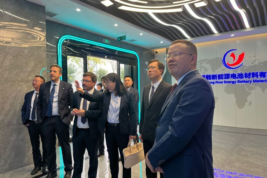 La delegación extremeña desplazada a China visita las instalaciones de Hunan Yunen Technology en Guiyang