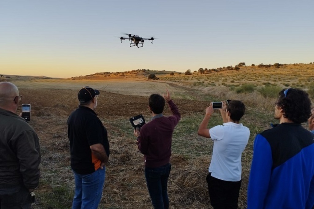 El CFMR de Villafranca de los Barros oferta un curso de pilotaje de drones y aeronaves para la aplicación de productos fitosanitarios