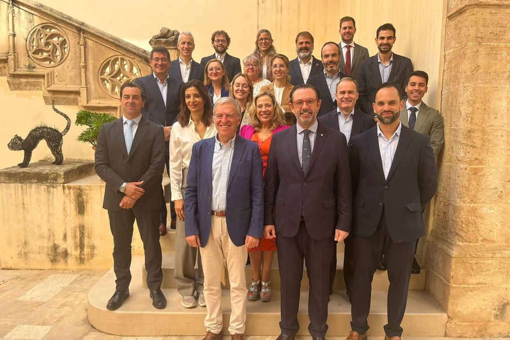 La Junta muestra el liderazgo de Extremadura en fabricación de energía fotovoltaica en el mayor encuentro de directores generales de energía de España