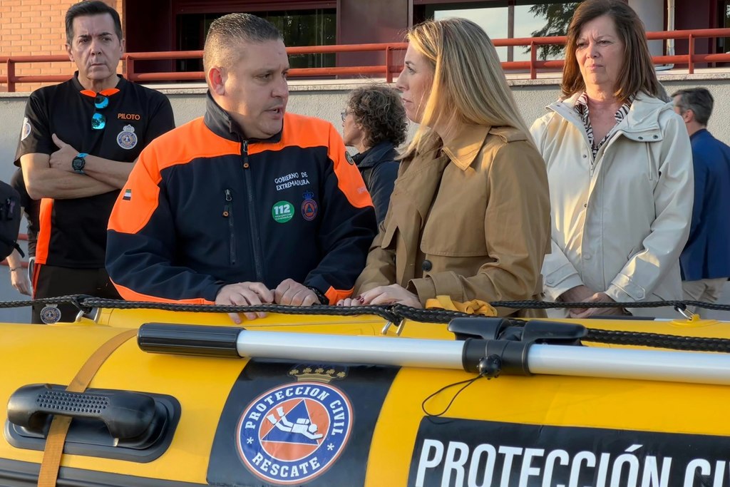 Extremadura despliega su solidaridad: la presidenta María Guardiola despide a los policías locales que parten hacia la Comunidad Valenciana para apoyar en la emergencia