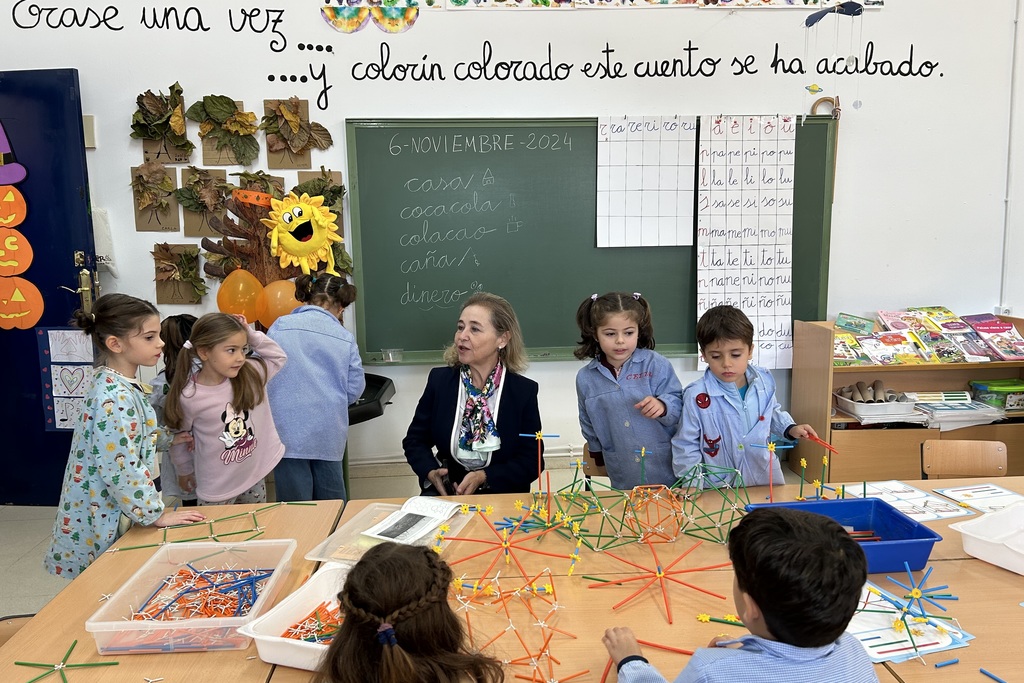 La consejera de Educación anuncia que las ayudas de 200 euros al mes para escolarización llegarán el próximo curso a alumnos 1-2 años