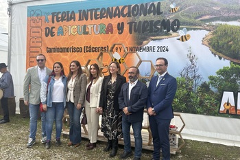 Mercedes Morán inaugura la X Feria Internacional de la Apicultura y el Turismo de Las Hurdes como un referente para estos sectores