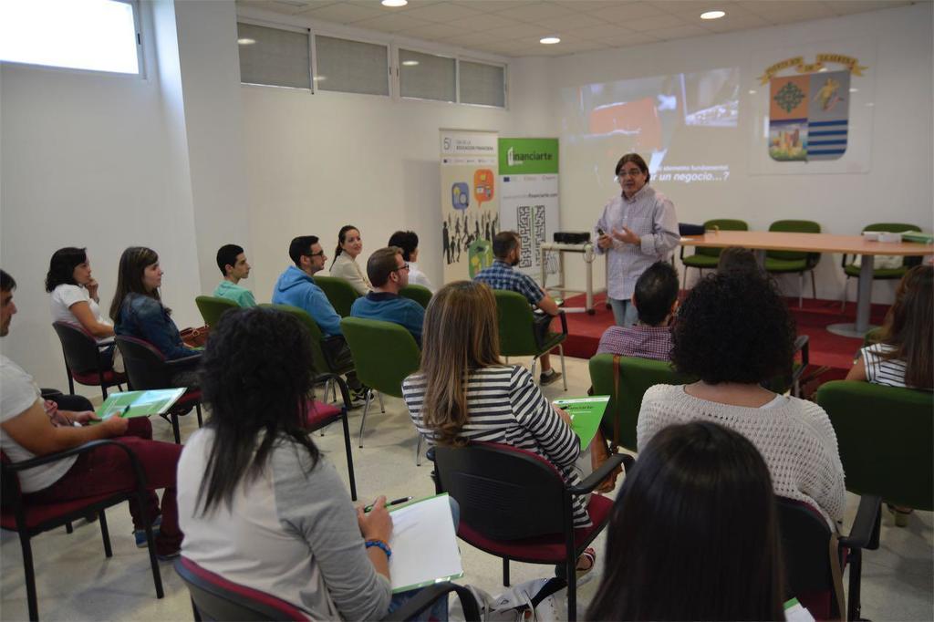 Taller Cultura Financiera - Villanueva de la Serena photo_2015-10-02_11-21-56