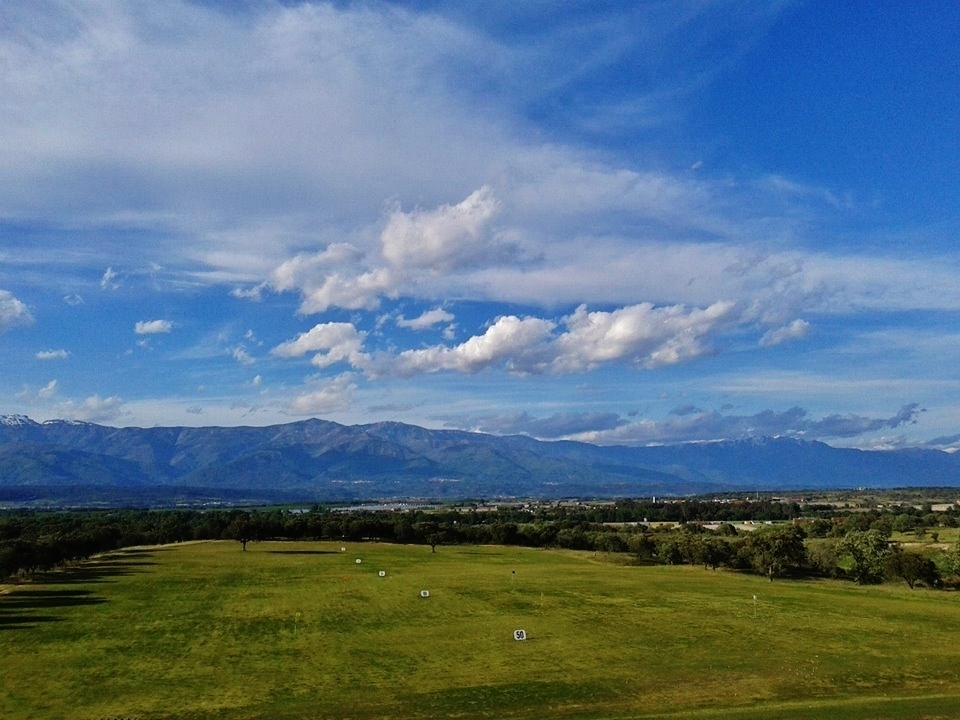 la vera fusiona turismo deportivo gastronomico y cultural en el alps de golf de extremadura