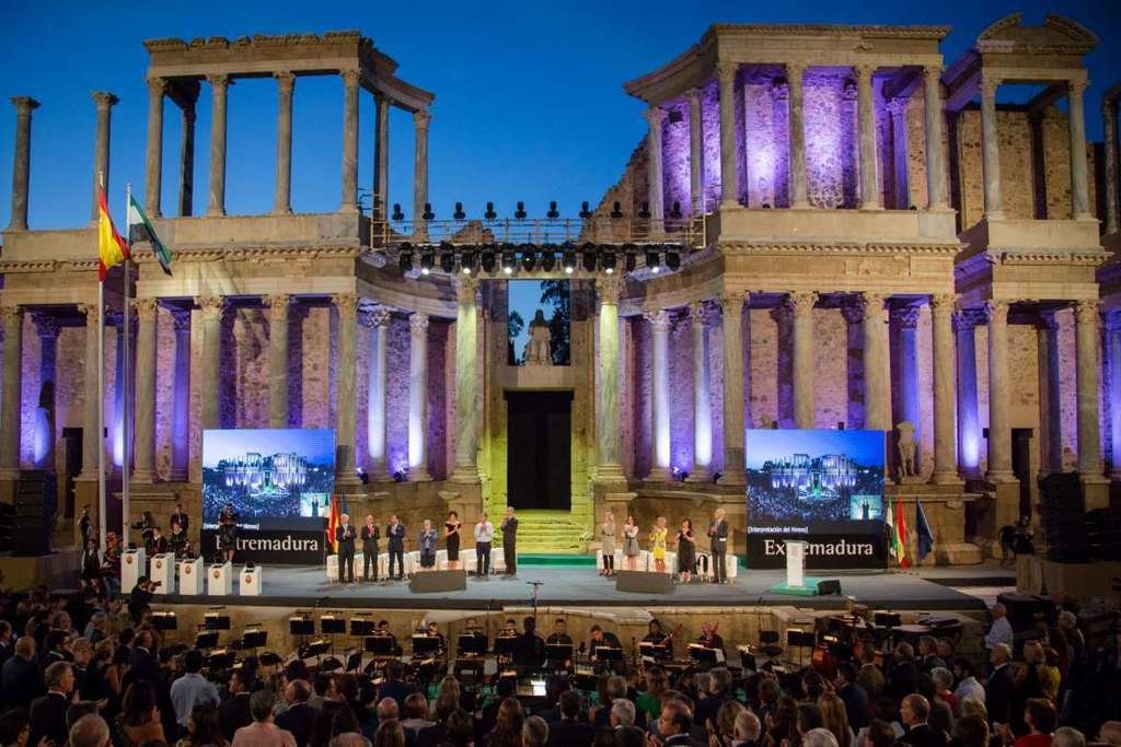 Los extremeños celebran su día conmemorando los 35 años de autonomía